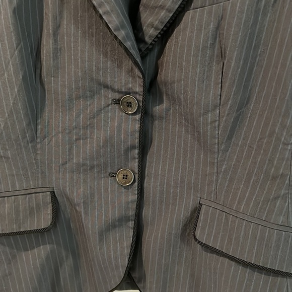 𝅺THEORY cotton blend classic pinstripe two button blazer size 4 - Picture 2 of 10